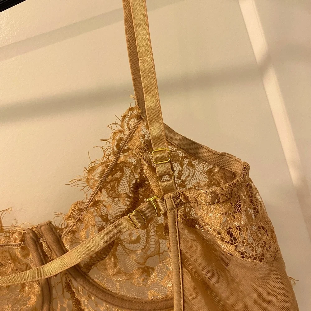 BNWOT Meshki Valerie lace bodysuit - Picture 4 of 7